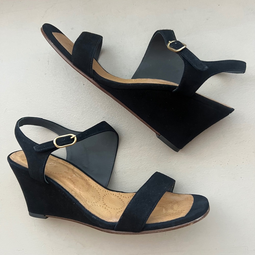 Chie Mihara Women 7.5-8 EU 38‎ Black Suede Wedge Sandals Gold Buckle Ankle Strap